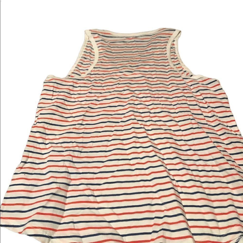 Gap v necked tank like new size medium